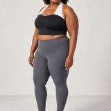 Annalise | Niskaan solmittava bandeau, kiertotoppi ja shortsit