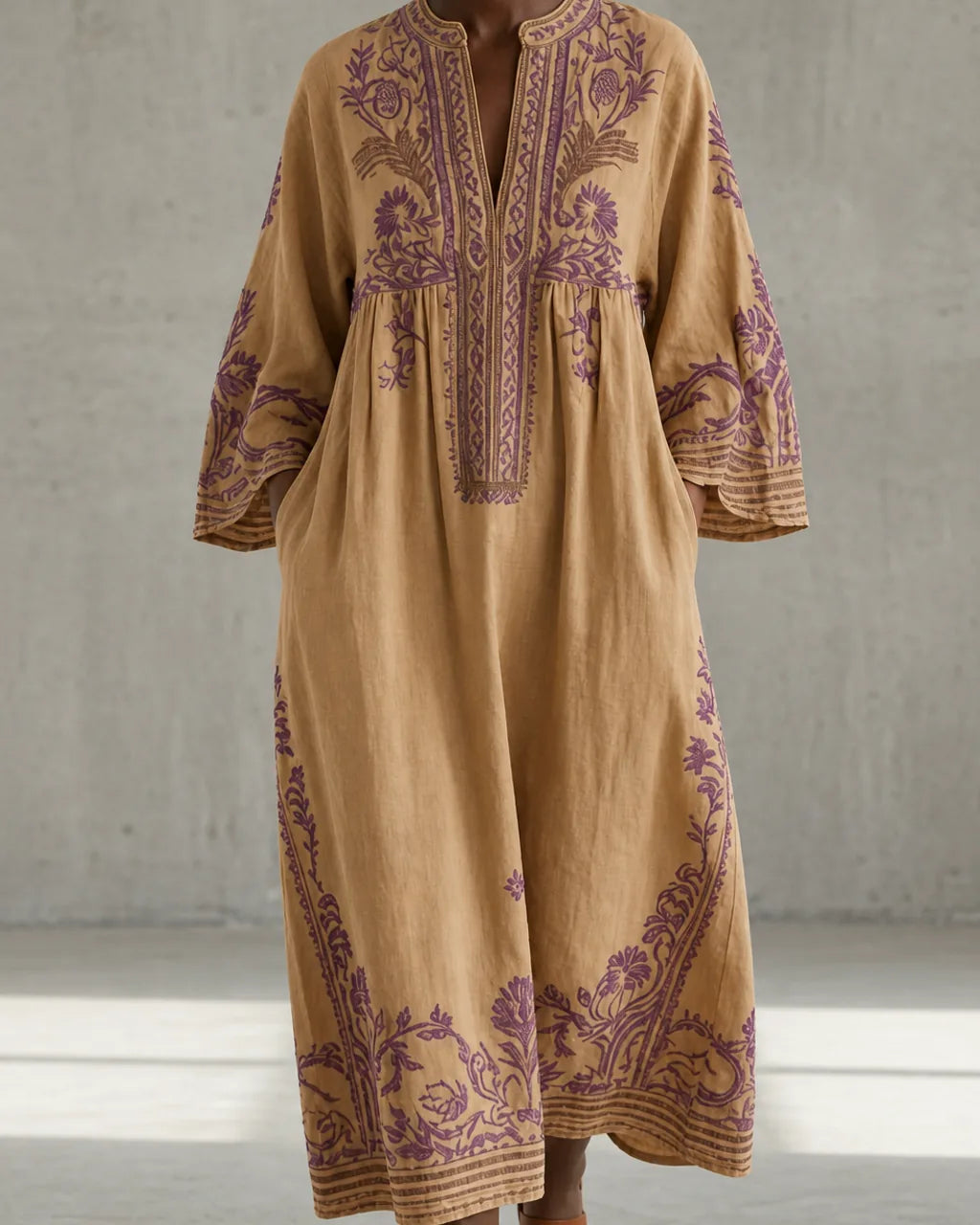 Ondine | Vintage-henkinen kirjailtu kaftaanimekko