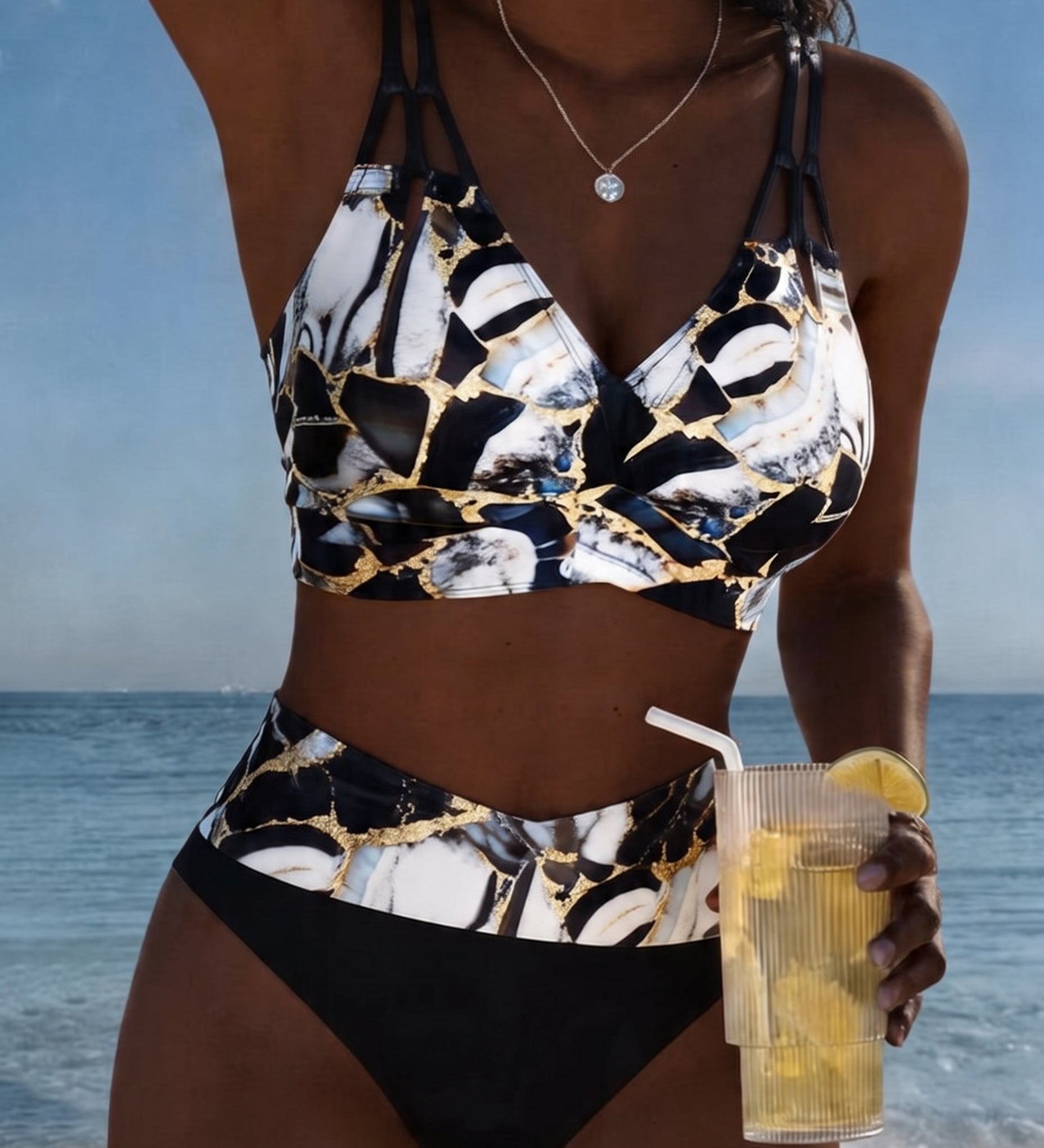 Kiara | Bikini luovilla olkaimilla