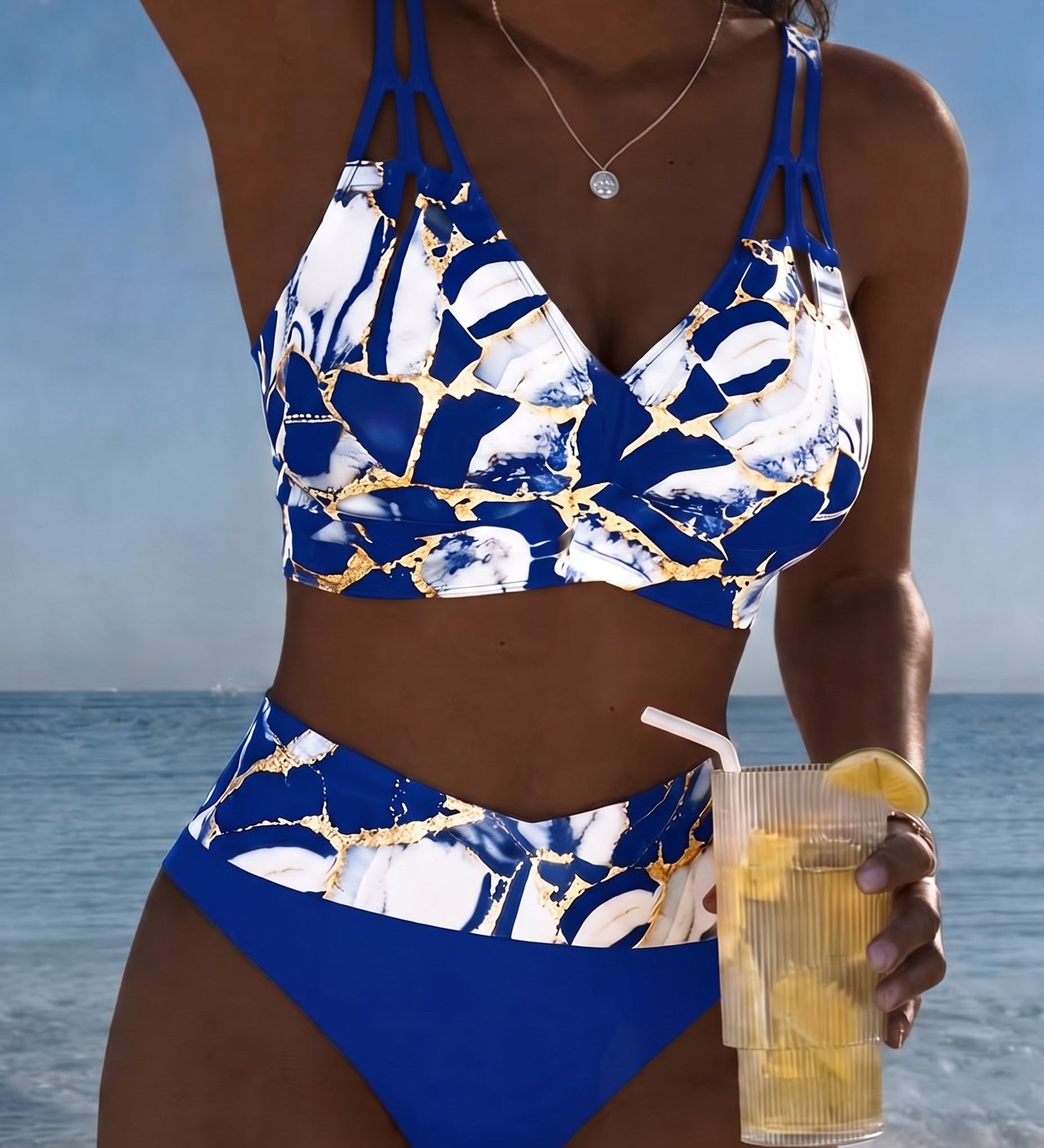 Kiara | Bikini luovilla olkaimilla