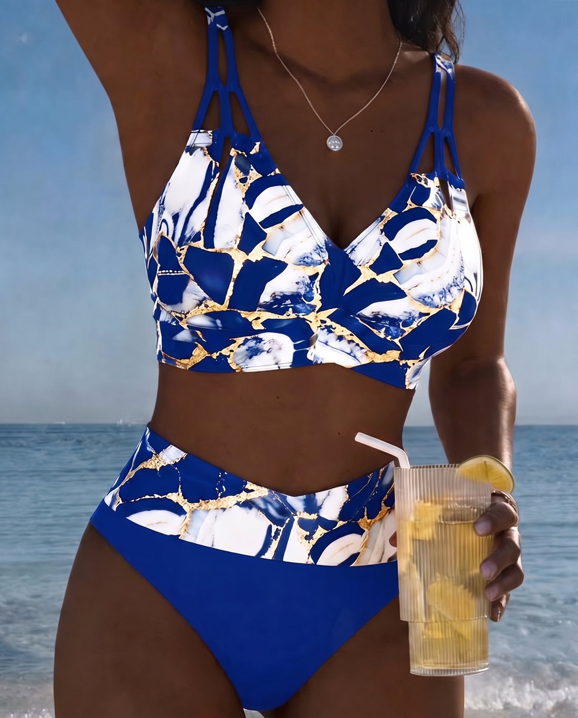 Kiara | Bikini luovilla olkaimilla