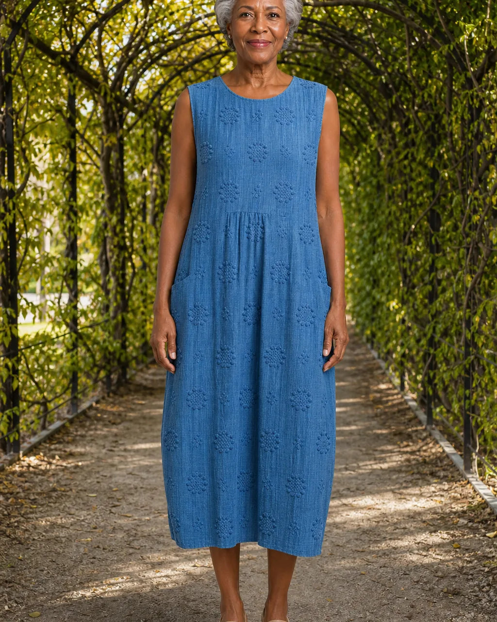 Ebony | Elegantti hihaton mekko