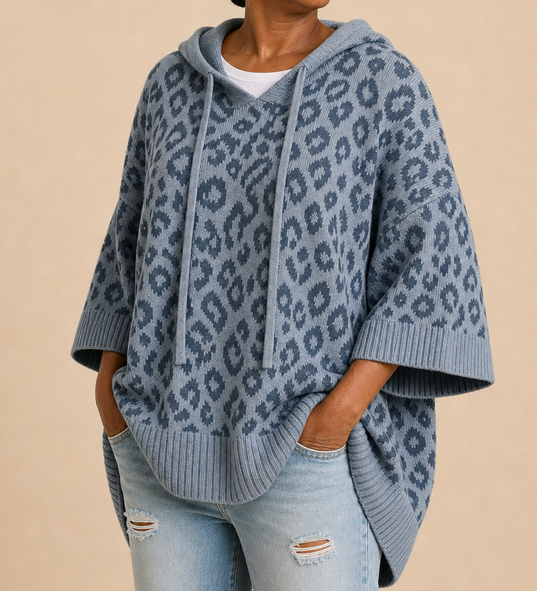 Emilia | Eläinkuvioinen neulottu hupullinen poncho