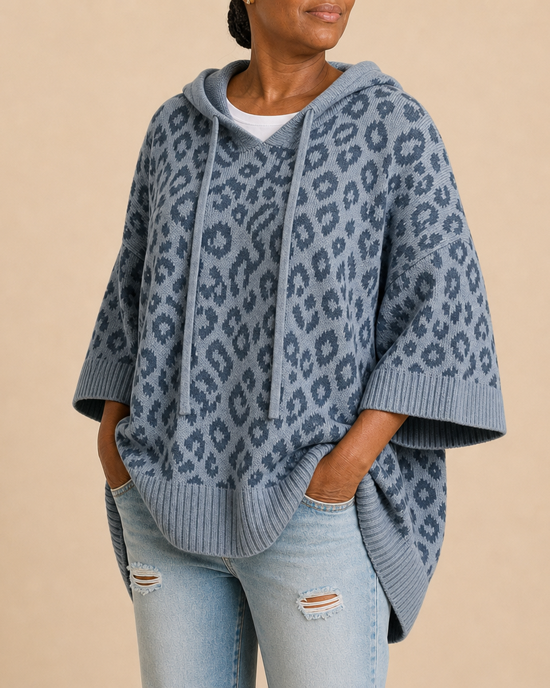 Emilia | Eläinkuvioinen neulottu hupullinen poncho