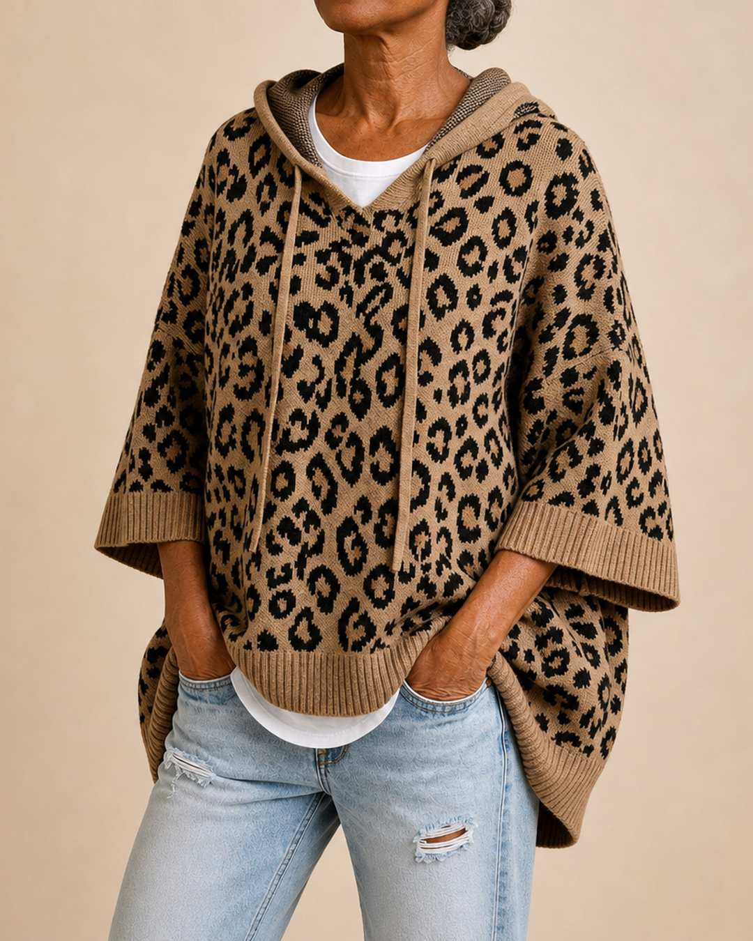 Emilia | Eläinkuvioinen neulottu hupullinen poncho