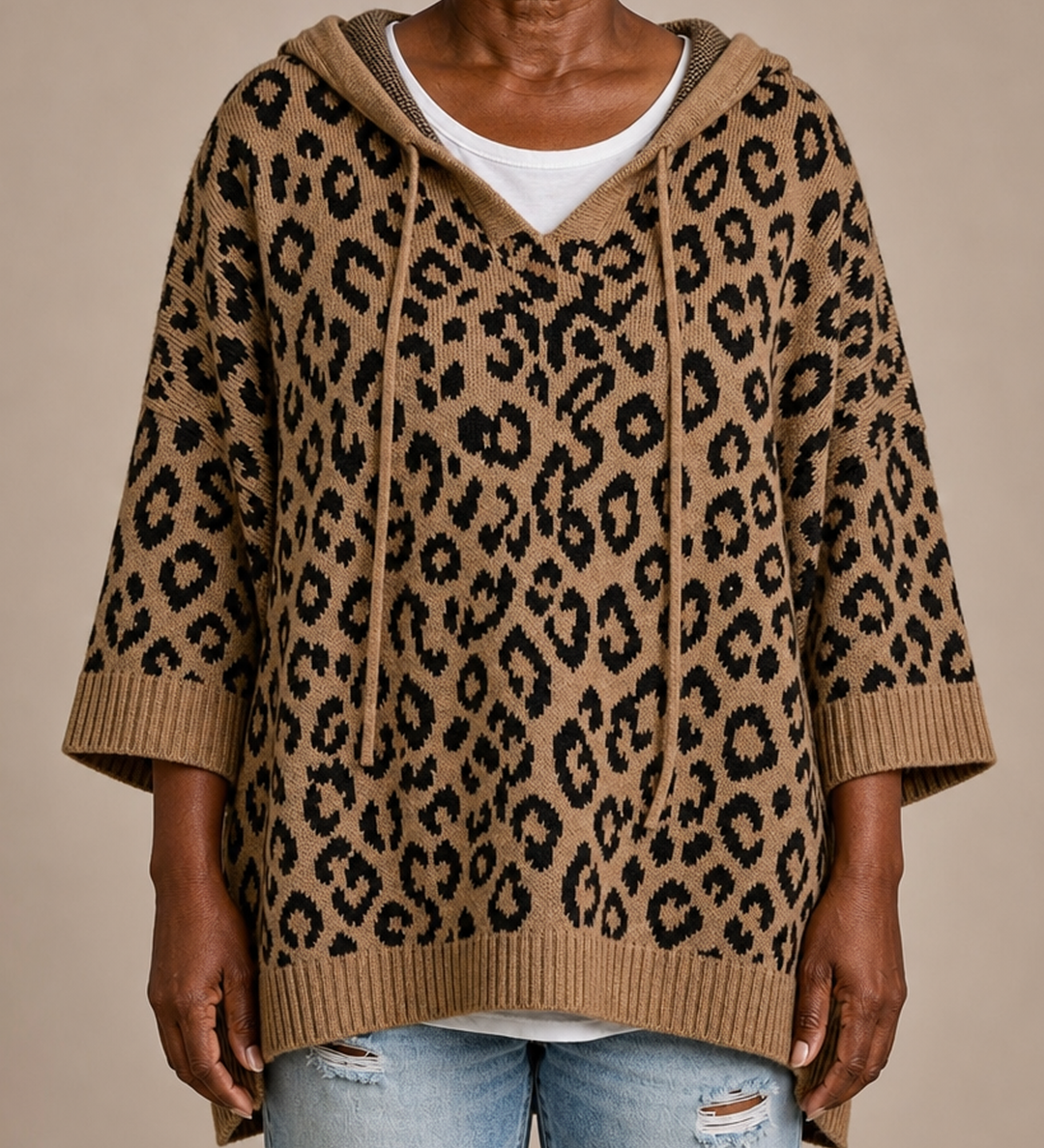 Emilia | Eläinkuvioinen neulottu hupullinen poncho