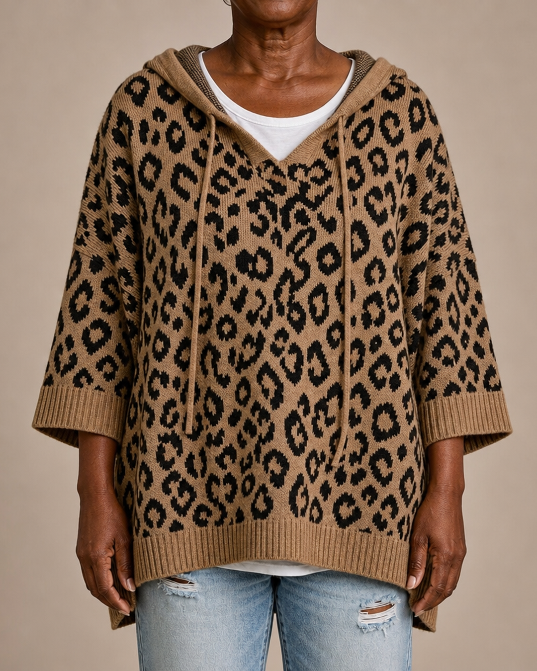 Emilia | Eläinkuvioinen neulottu hupullinen poncho