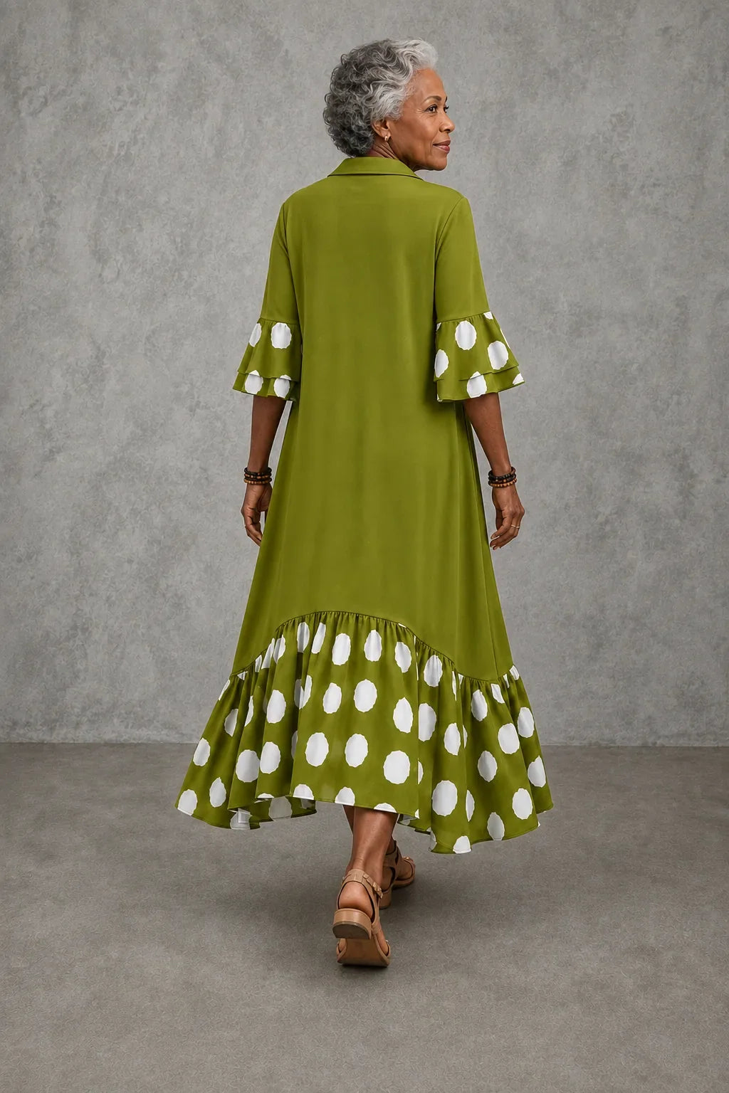 Kelechi | Pilkullinen mekko kauluksella