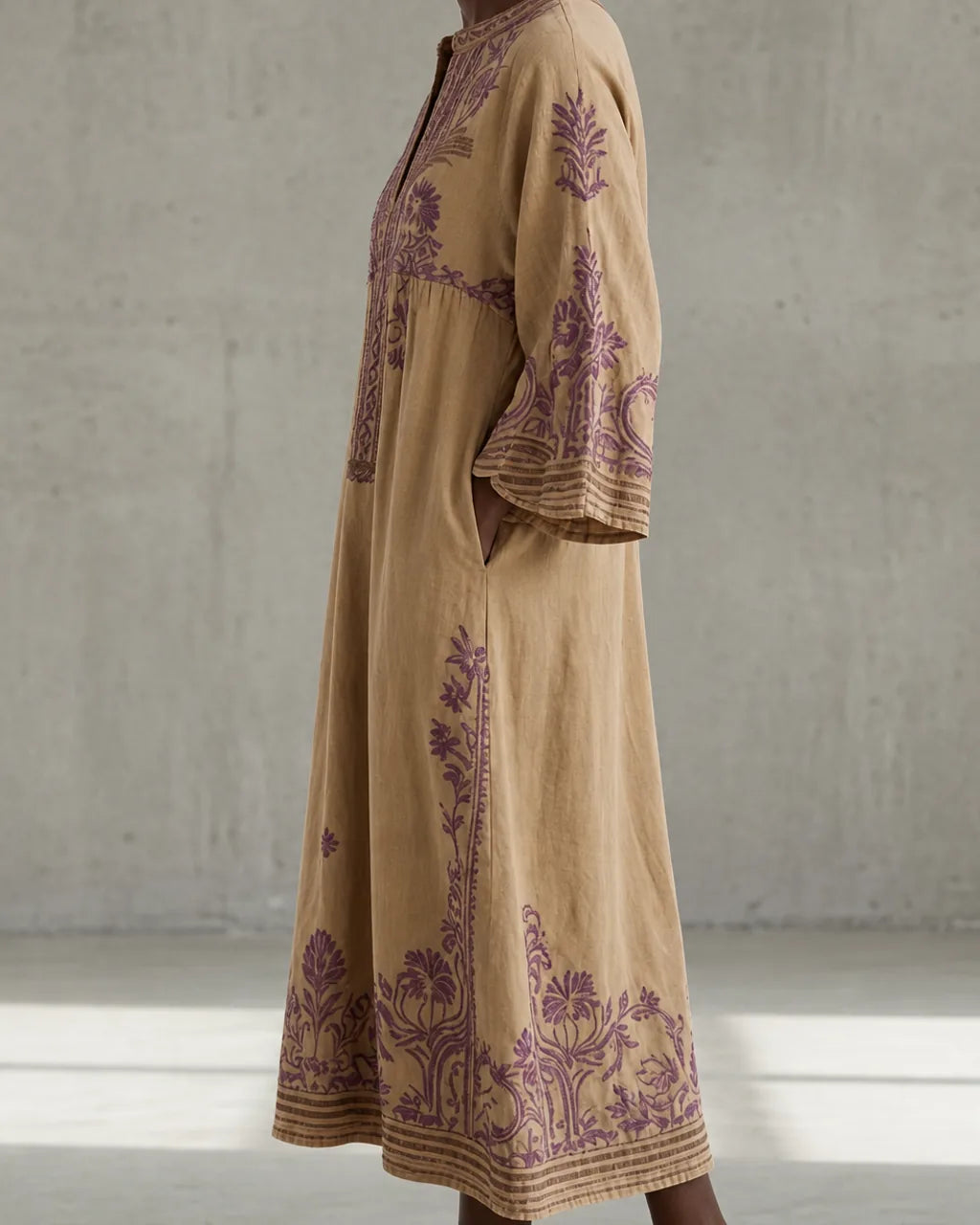 Ondine | Vintage-henkinen kirjailtu kaftaanimekko