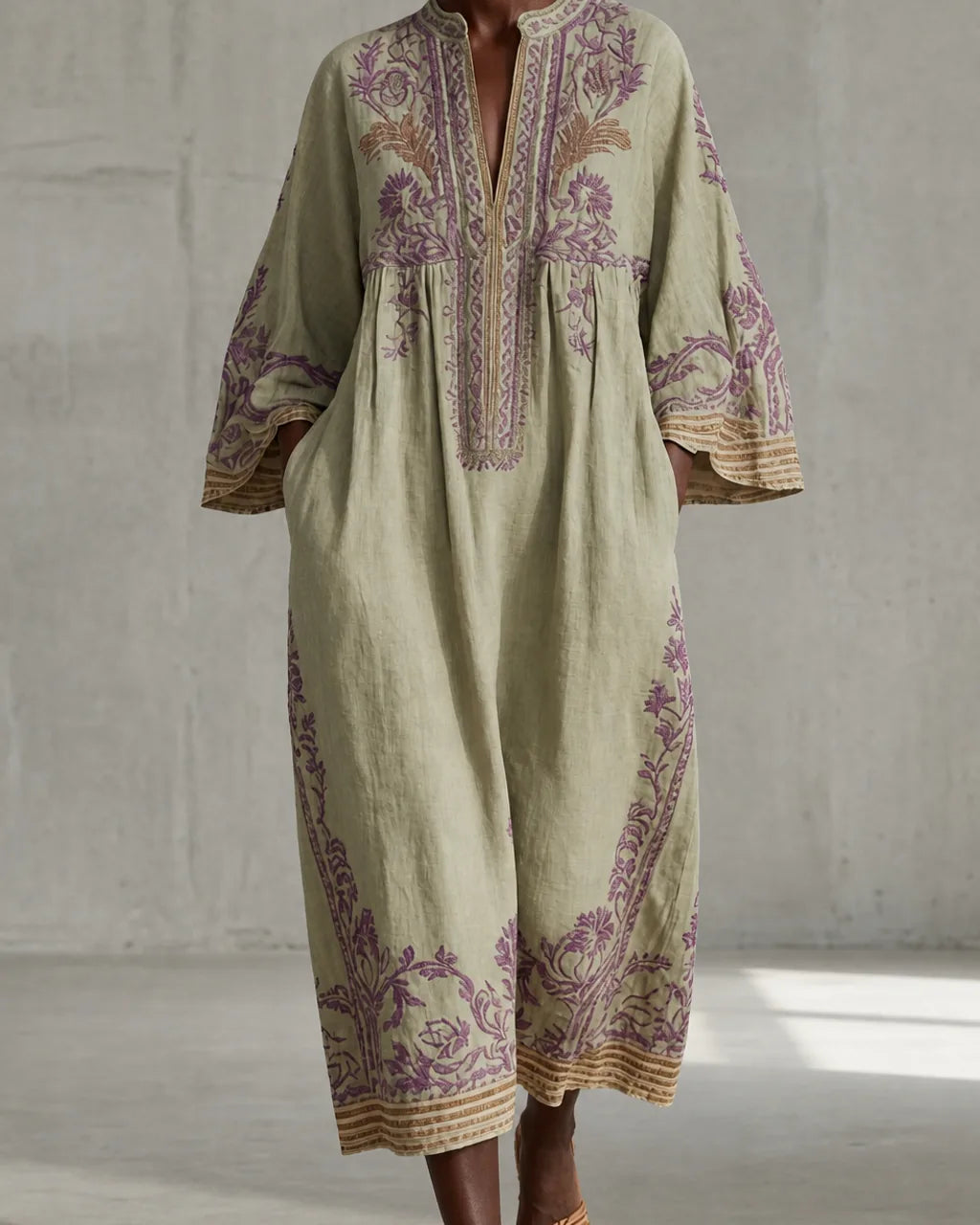 Ondine | Vintage-henkinen kirjailtu kaftaanimekko