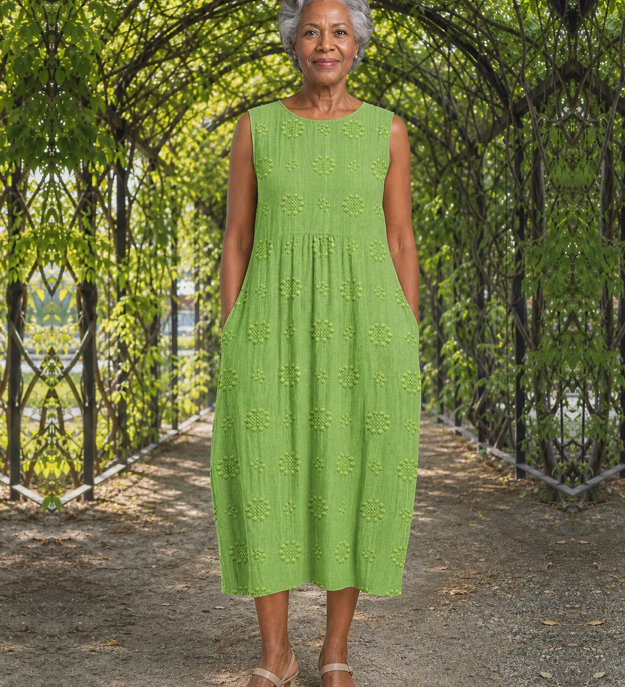Ebony | Elegantti hihaton mekko