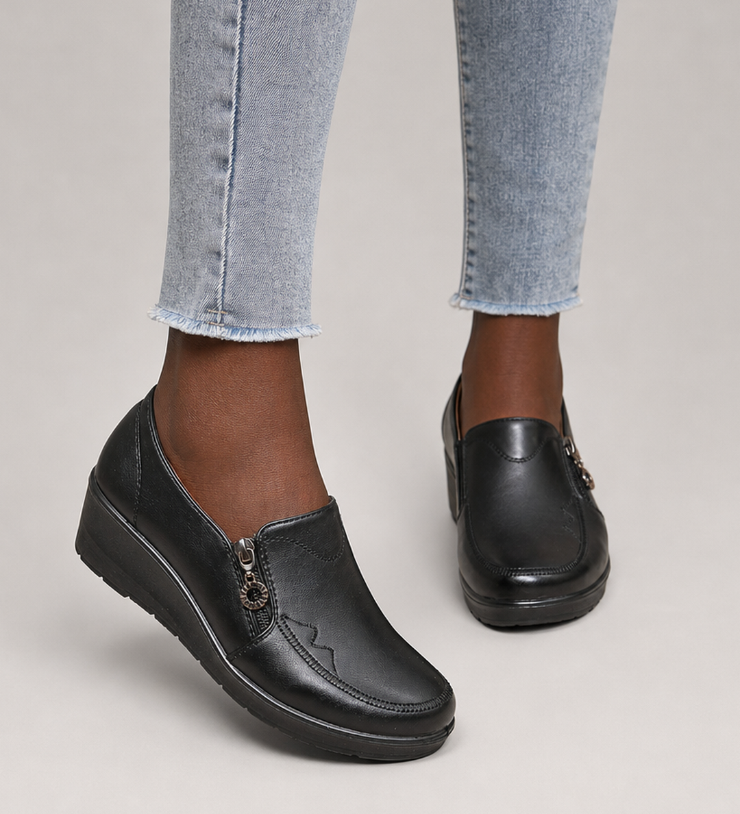 Janet | Kiilakorkoiset loaferit sivuvetoketjulla
