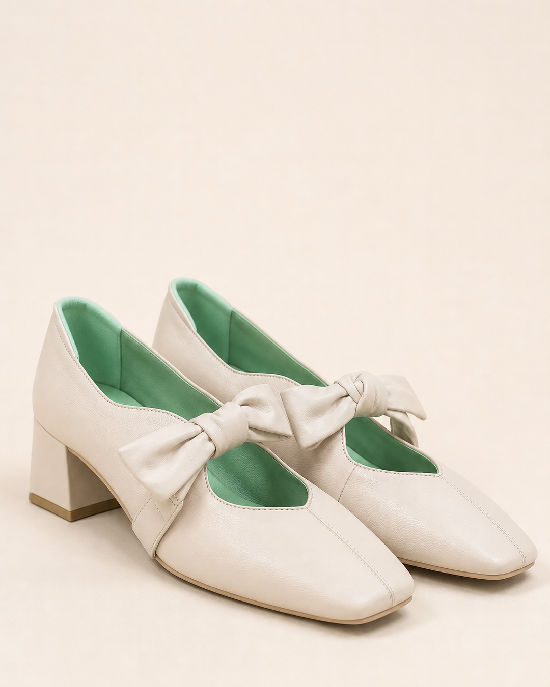 Sadie | Neliökärkinen Mary Jane -ballerina rusetilla