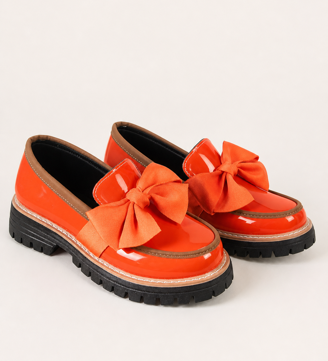 Willa | Leveälestinen platform-loafer rusetilla