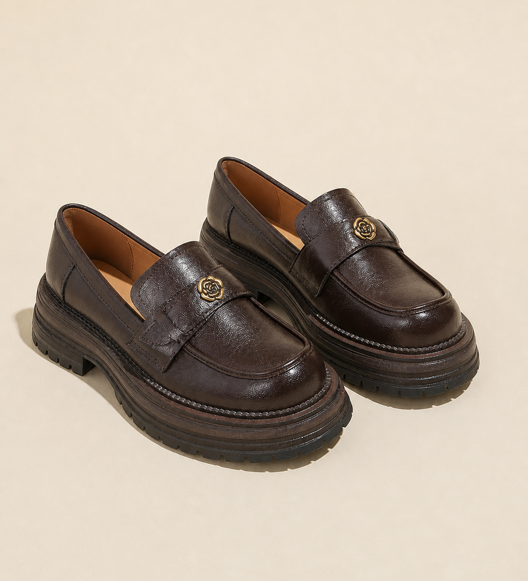 Estelle | Sujautettava platform-loafer kameliakoristeella