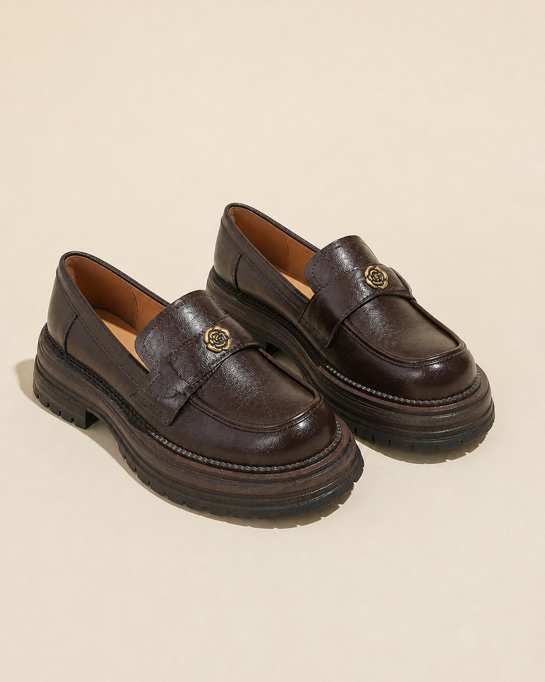 Estelle | Sujautettava platform-loafer kameliakoristeella