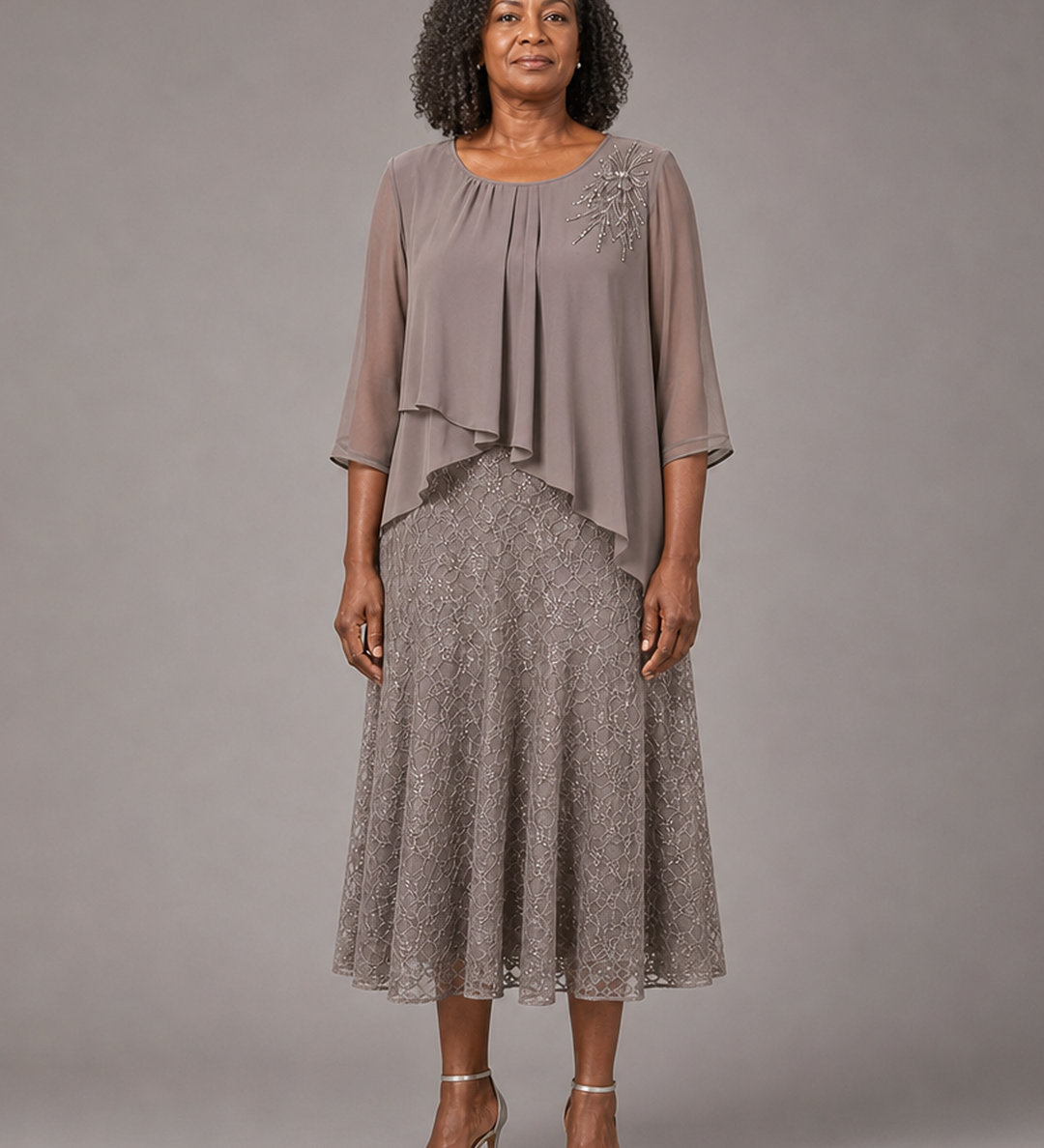 Lace | Morsiamen äidin sifonkimekko pitsikerroksella