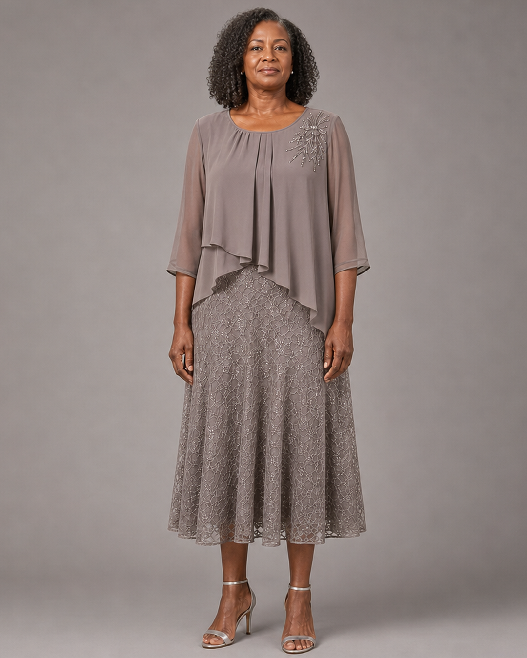 Lace | Morsiamen äidin sifonkimekko pitsikerroksella