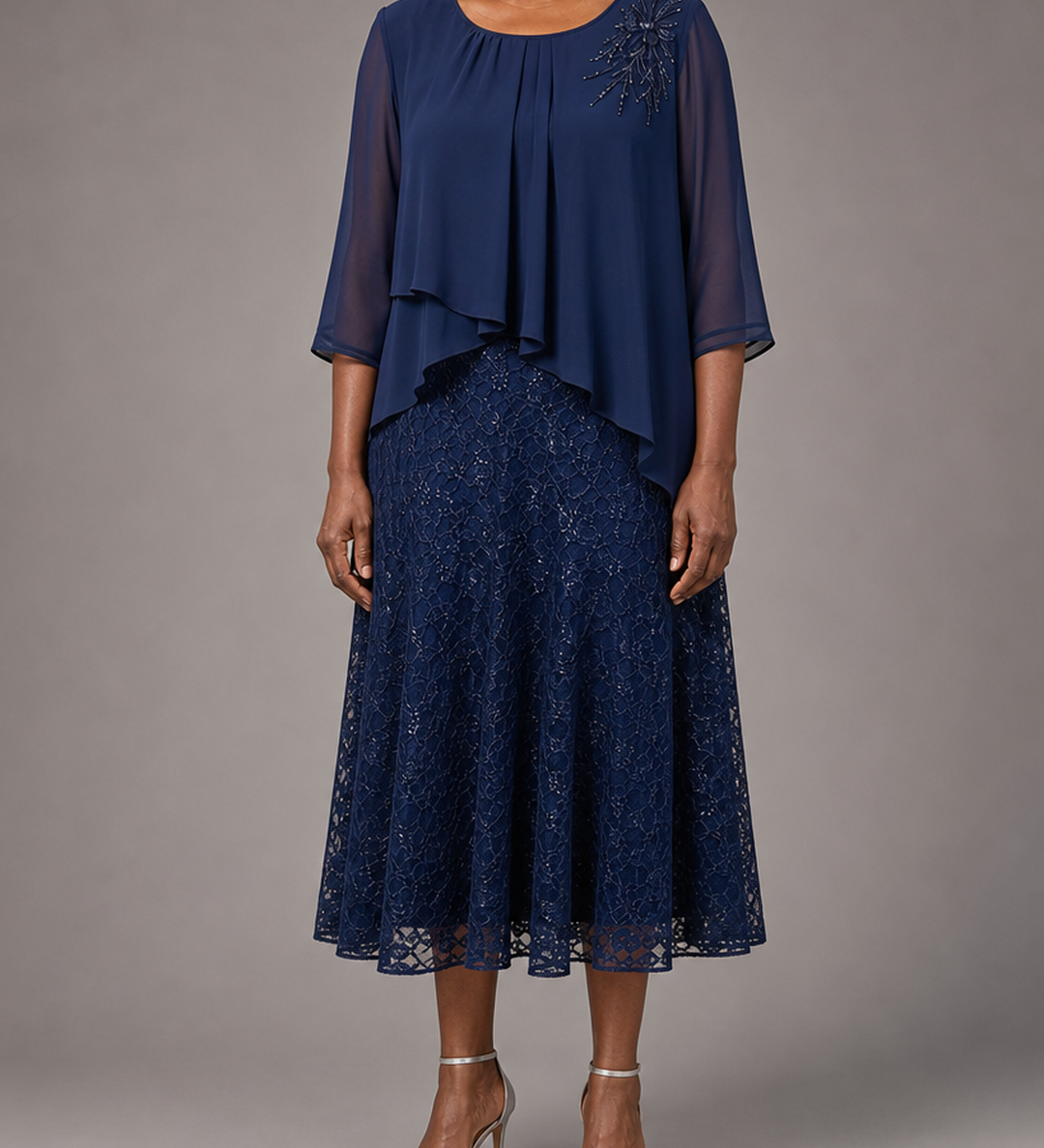 Lace | Morsiamen äidin sifonkimekko pitsikerroksella