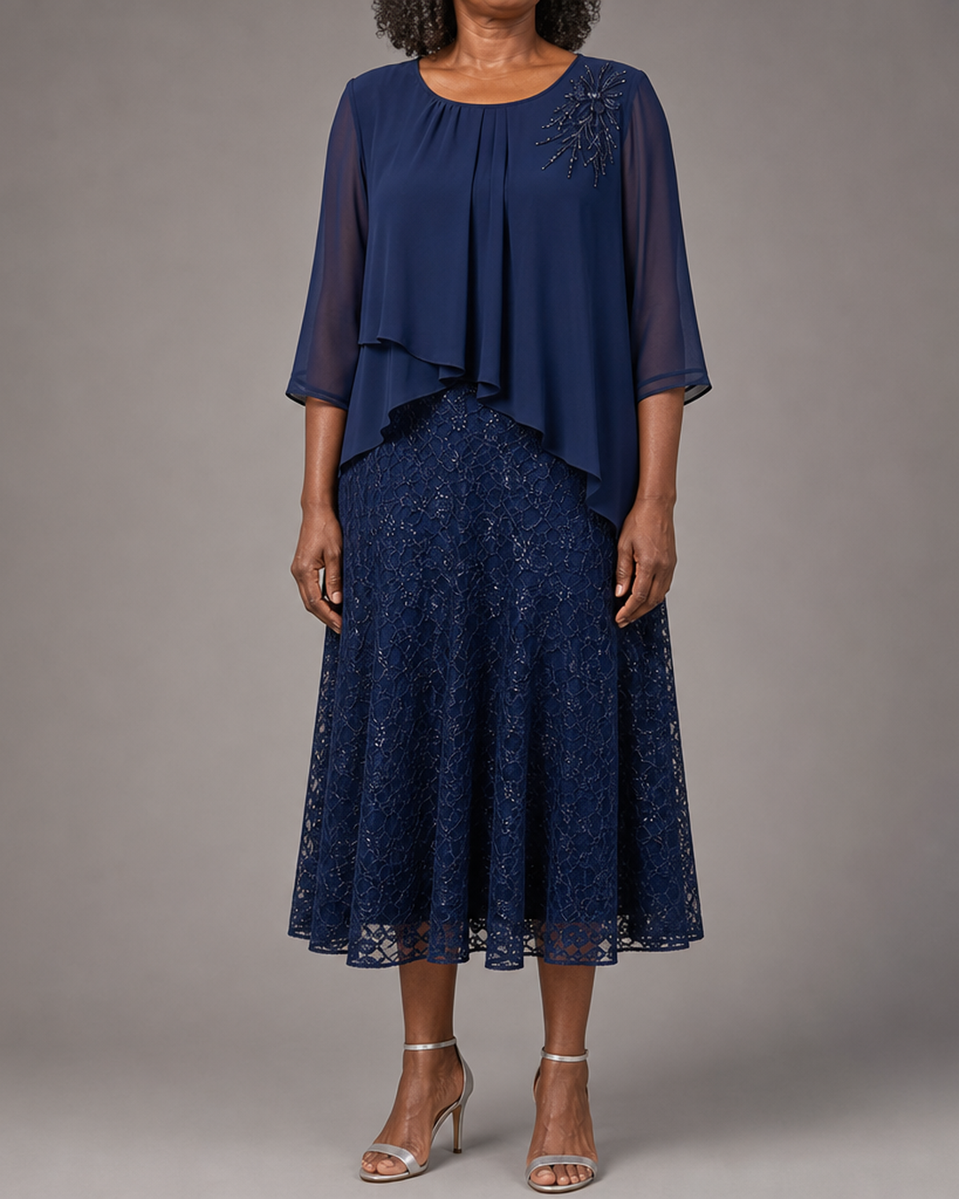 Lace | Morsiamen äidin sifonkimekko pitsikerroksella