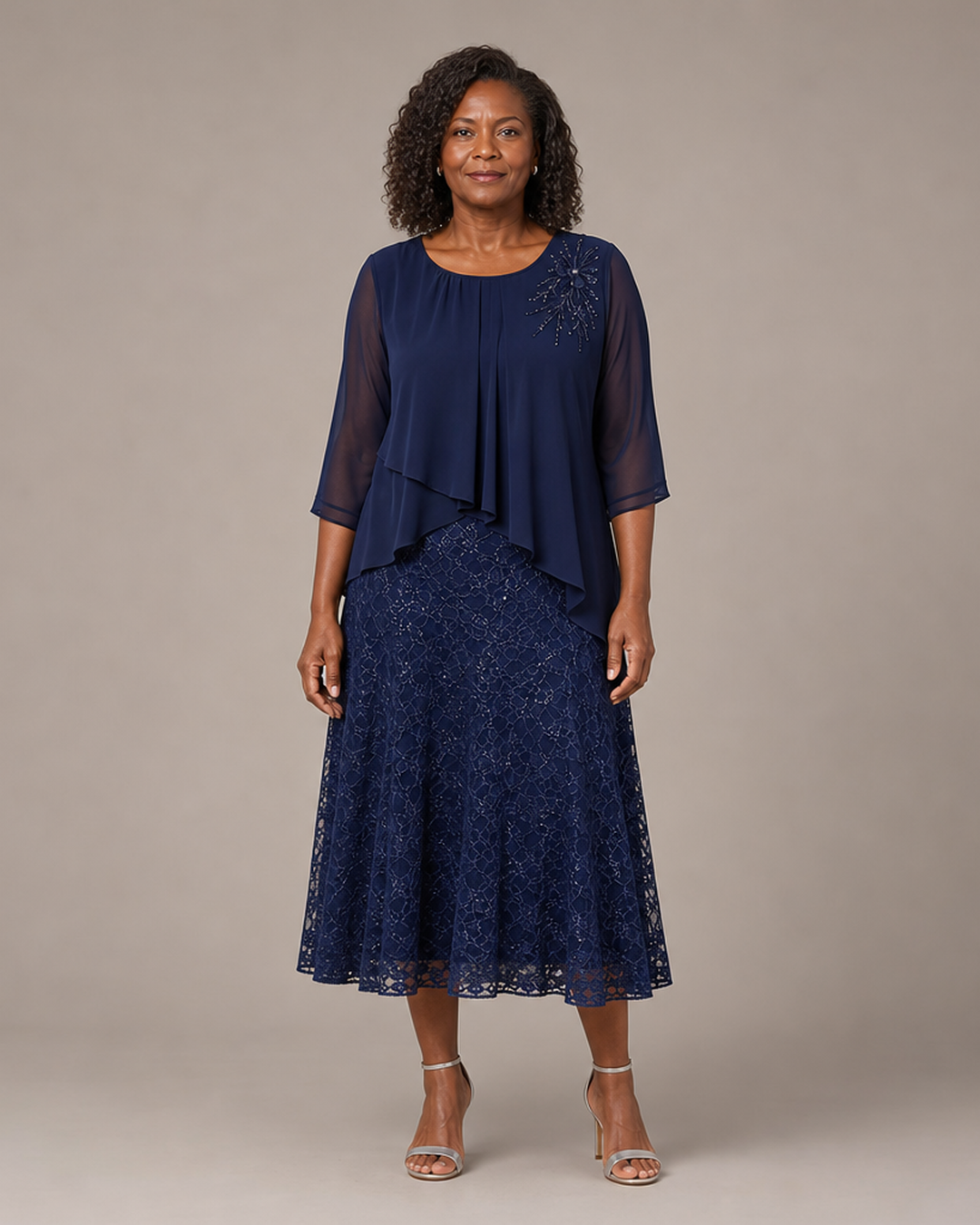 Lace | Morsiamen äidin sifonkimekko pitsikerroksella