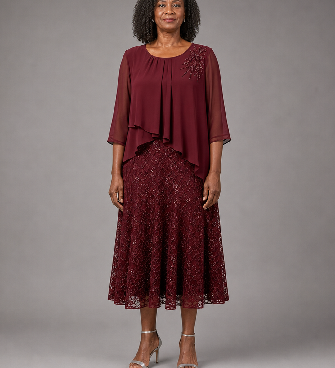 Lace | Morsiamen äidin sifonkimekko pitsikerroksella