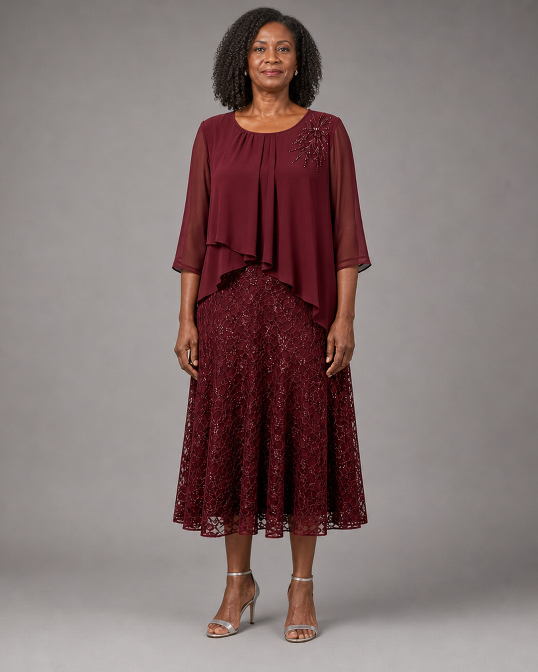 Lace | Morsiamen äidin sifonkimekko pitsikerroksella