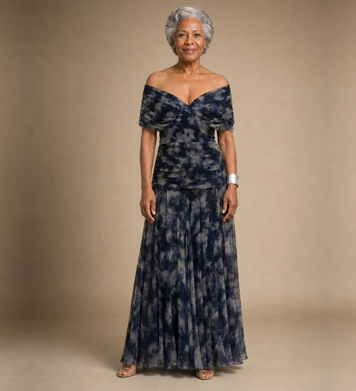 Imani | Elegantti laskeutuva mekko