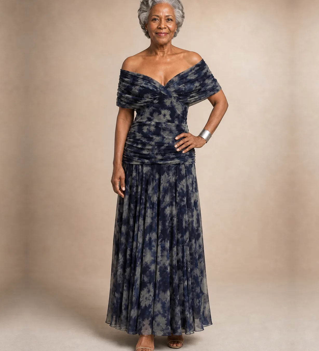 Imani | Elegantti laskeutuva mekko