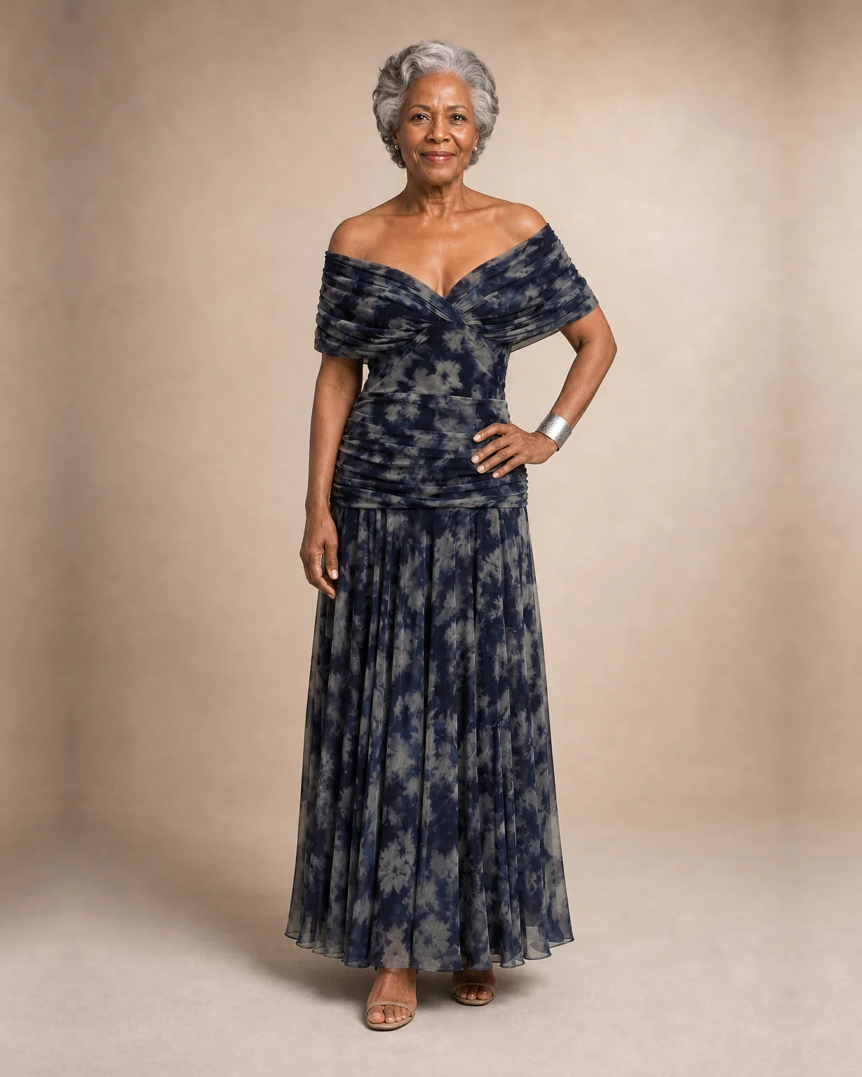 Imani | Elegantti laskeutuva mekko