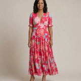 Lone | Lyhythihainen kukkakuosinen V-pääntien midimekko