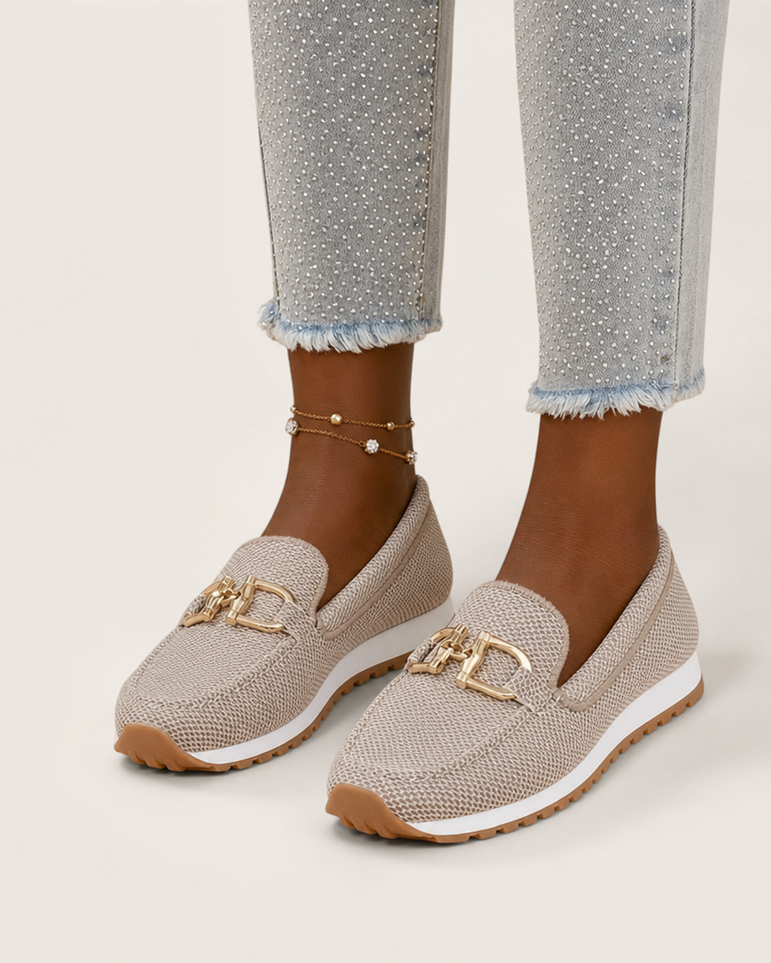 Sophie | Mukavat loaferit kultayksityiskohdalla