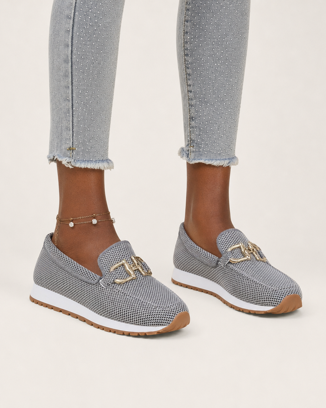 Sophie | Mukavat loaferit kultayksityiskohdalla