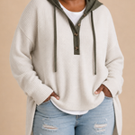 Irma | Neulottu hupullinen poncho napeilla