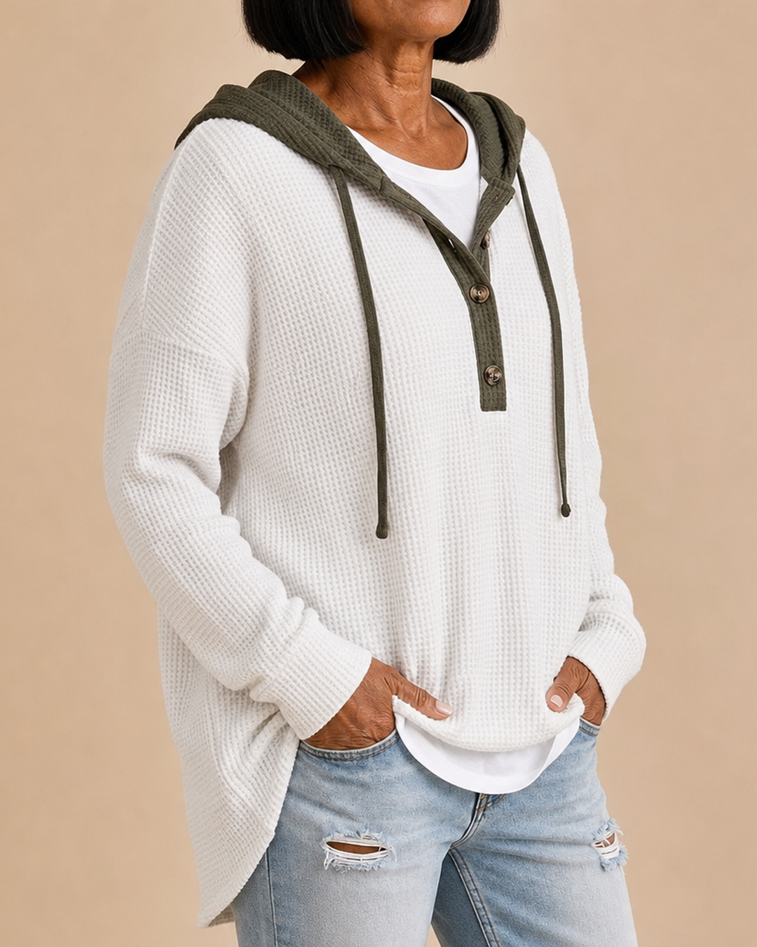Irma | Neulottu hupullinen poncho napeilla
