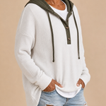 Irma | Neulottu hupullinen poncho napeilla