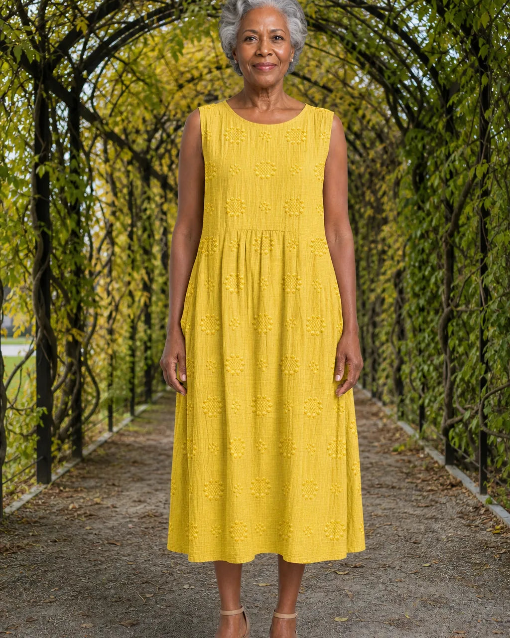 Ebony | Elegantti hihaton mekko